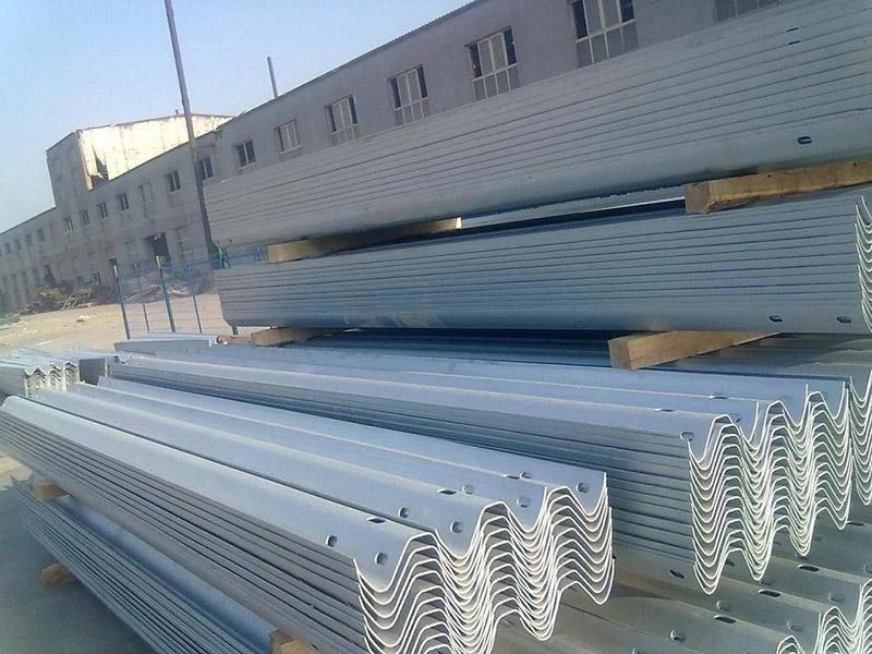 云南鍍鋅護(hù)欄板