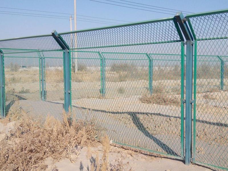 鋼板網(wǎng)護(hù)欄 鋼板網(wǎng)護(hù)欄